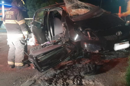 Parte de la carrocería quedó retorcida tras el incidente