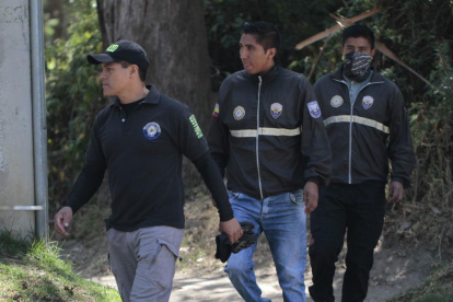 Los investigadores recorrieron varios lugares para encontrar el punto exacto donde el sospechoso enterró los restos.