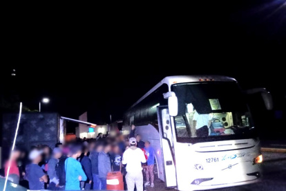 Los nueve compatriotas enfrentan un proceso administrativo.