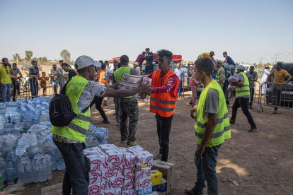Los ciudadanos envían ayudas desde diversas localidades de Marruecos hacia la región de Marrakech.