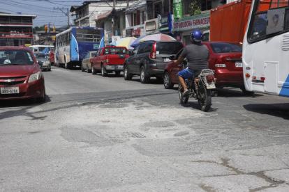 Los huecos se acentúen con el paso de los vehículos pesados, originando molestia a quienes habitan en esta zona del norte de la ciudad.