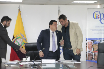 Todas las miradas se posan sobre Alembert Vera a quien se atribuye haber permitido el inicio de la conformación de la veeduría.