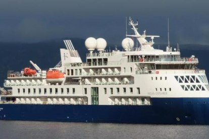 El "Ocean Explorer" se atoró en un accidente en la bahia Alpefjord y lo dejó inoperante