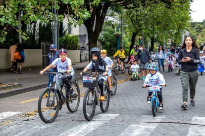 Niños y niñas pedalearán por sus derechos.