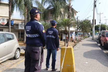 En las cercanías de la Alcaldía hay una unidad de vigilancia comunitaria móvil.