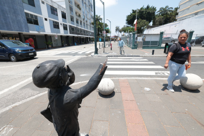 ESCULTURA AGREDIDA EN LA CALLE PANAMÁ.... FD MIGUEL CANALES  ..13-09-2023