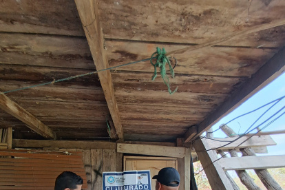 Hecho. Carteles de clausura se colocaron en las instalaciones.