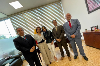 Directivos de la asociación de prestadores externos de salud en una visita a legisladores de la anterior asamblea nacional, en octubre de 2022.