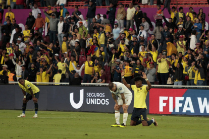 Luego del encuentro entre Ecuador y Uruguay, los jugadores de ambas selecciones terminaron exhaustos por la altura de Quito.