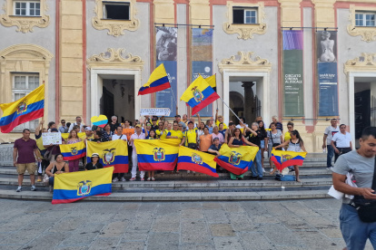 Migrantes ecuatorianos residentes en Génova realizaron un plantón el pasado 26 de agosto para exigir su derecho al voto.