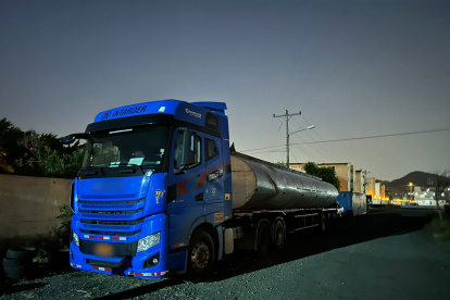 Transportaba 10.000 galones de gasolina sin autorización de la agencia de regulación y control.