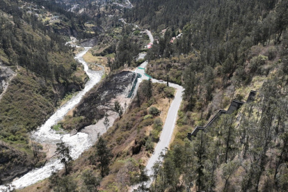 Obra. La construcción de esta vía ayudará a mejorar la movilidad en la zona.