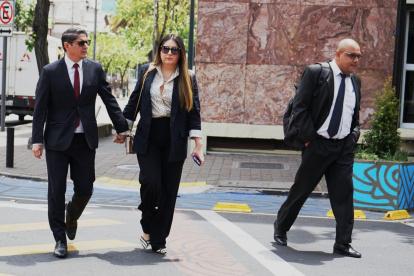 Diligencia. El juez Walter Macías a su llegada a la Unidad Judicial de la Familia en Quito.