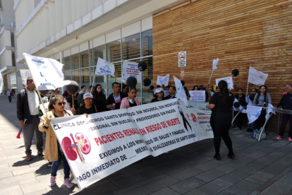 El miércoles 13 de septiembre, pacientes renales realizaron en Quito una marcha de apoyo al pedido de los centros de diálisis