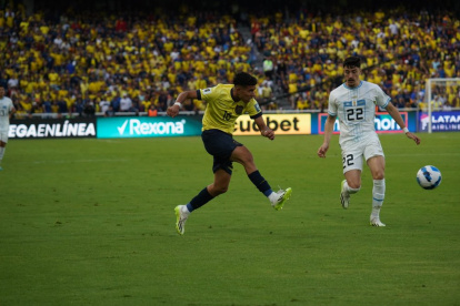 Las gambetas del volante ecuatoriano han llamado la atención en Europa. Lo apodaron la "Pulguita" tras su debut con la selección de Ecuador.