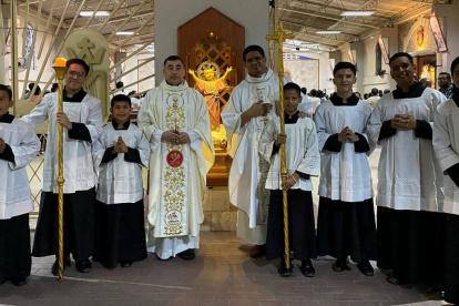 Posesión. El padre Alejandro Rodríguez asume como párroco de San Juan de la Cruz, en el Guasmo.