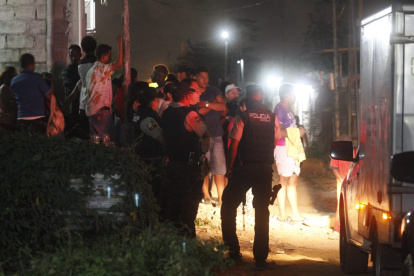 Personal de Criminalística llegó al sitio para levantar evidencias balísticas.