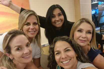 Ana María Serrano con La Nena, Ana Buljubasich, Rocío Cedeño y Érika Vélez.