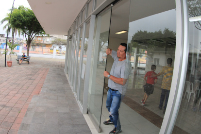 En el centro municipal de Arte "María Eugenia Puig Lince" incluso se registran daños en las puertas.