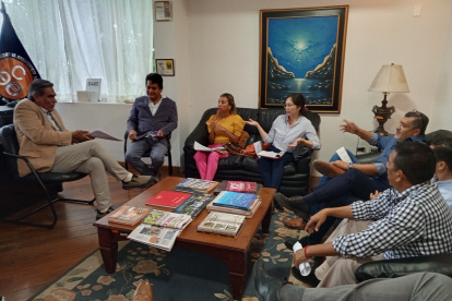 Encuentro. Se realizó ayer una reunión entre los representantes de los gremios y la delegada de una concejal.
