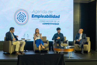 Evento. Los ponentes hablan sobre las brechas en el mercado laboral.