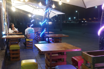 El Malecón, que se supone debería ser el punto de encuentro en Playas, permanece sin gente.