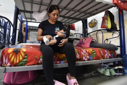 La migrante de origen guatemalteco, Erika Lobos permanece en el albergue "El buen samaritano", el 14 de septiembre de 2023, en Ciudad Juárez