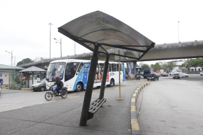 El paradero a punto de caer está en la avenida Machala por la entrada al mercado de flores.