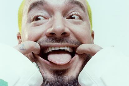 J Balvin tiene 38 años.