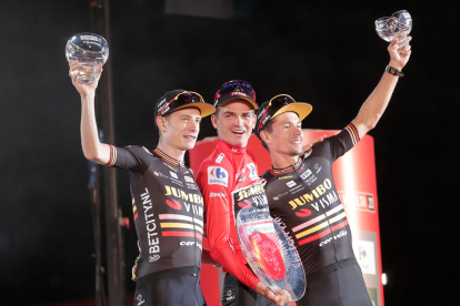 Kuss (c) hizo el 1-2-3 con el Jumbo y Jonas Vingegaard y Primoz Roglic.