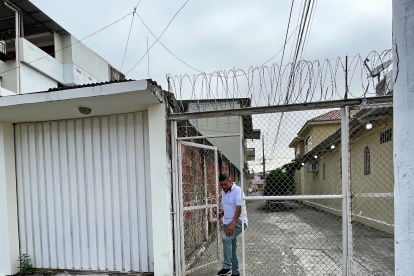 Protección. Con la colocación de las rejas, los propietarios de vehículos buscan que sus bienes no sean robados, principalmente los accesorios.