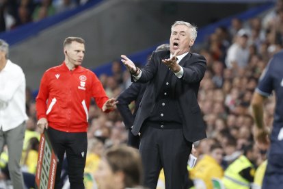 El técnico del Real Madrid, Carlo Ancelotti durante el encuentro del fin de semana ante la Real Sociedad en el estadio Santiago Bernabéu.