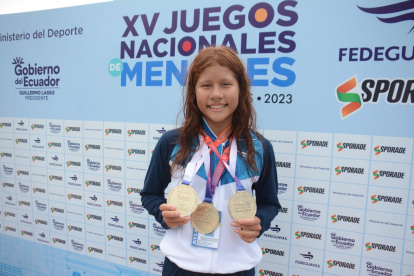 Salazar con los tres oros de la jornada conseguidos este lunes 18 de septiembre.