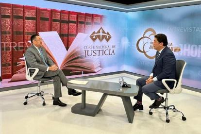 Iván saquicela atendió una entrevista a Teleamazonas.