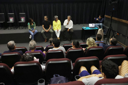 Evento. El autor junto a los personajes reales de su relato de ficción en la sala MZ14, el pasado miércoles 13 de septiembre de 2023.