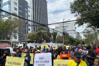 Representantes de los recicladores protestaron este 19 de septiembre de 2023 para que la CC apruebe el decreto ley.
