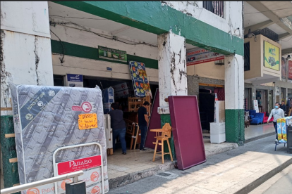 Centro. Los locales tenían los ar´ticulos de venta en media vía pública