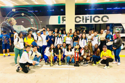 El equipo tricolor con las medallas y trofeos alcanzados en Perú. Superó a España en la clasificación.