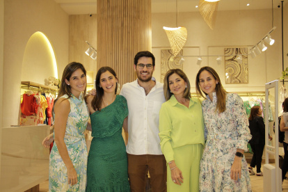 María Elena González, Mariana San Juan, Jaime González, María Elena Robalino y Adriana González.