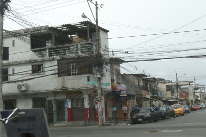 En las calles Carlos Guevara Moreno y Alberto Guerrero abundan los "tallarines".