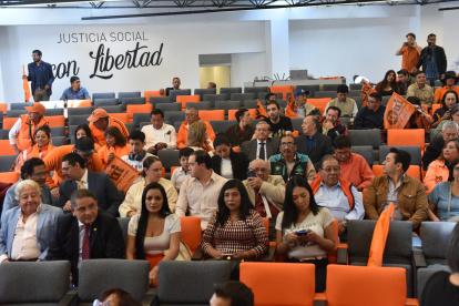 Entre los presentes no estuvieron los dirigentes históricos de la agrupación política.