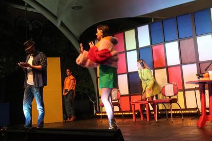 La obra es dirigida por el chileno Sebastián Sánchez Amunátegui, protagonizada por César Morales, Nicole Rubira y Gaby Manzo.