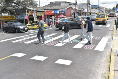 1. Obra. Señalización y pasos cebra se colocaron en Cotocollao, donde el cruce de peatones era una dificultad.