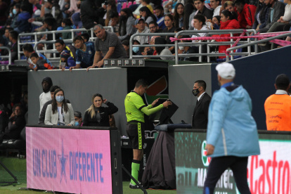 Las conversaciones de los árbitros con sus colegas del VAR serán de acceso libre.