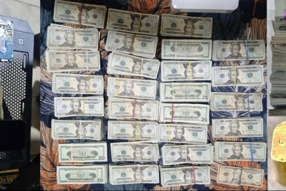 Indicios. Las autoridades no solo encontraron cocaína, también dinero en efectivo y armas de largo alcance.