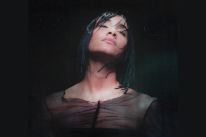 Sin perder su toque naif, Aitana es ahora más arriesgada.