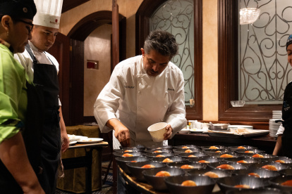 El chef mexicano preparó una cena en el Bankers Club