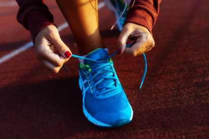 Referencial. El calzado e implementos especializados deportivos forman parte de la resolución.