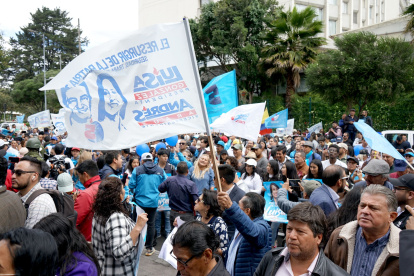 Situación. Los aspirantes finalistas y sus militantes no han perdido tiempo en su misión de promocionarse.