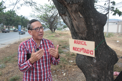 Comunidad. Los ciudadanos han optado por esta iniciativa para revitalizar el panorama que se evidencia en la vía principal de este sector.